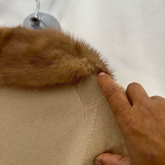 Vintage Robinson’sTan Cardigan with Faux Fur Collar #A2 - Picture 11 of 11